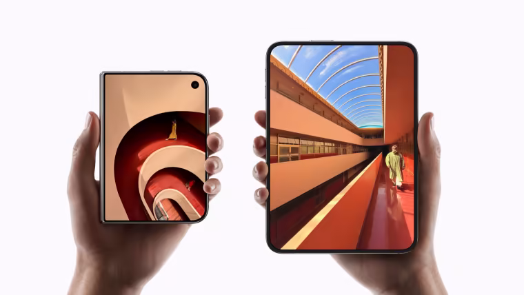 Les deux écrans de l'iPhone Duo, replié et déplié en 7,6 pouces