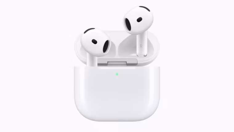 Les AirPods 5 d'Apple et leur boîtier de charge