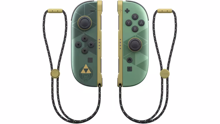 Les deux Joy-Con 2 verts de l'édition Zelda avec leurs dragonnes