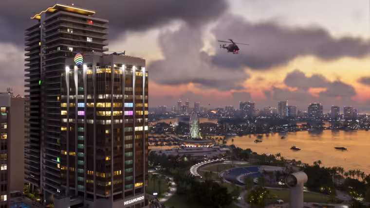 Vue aérienne de Vice City au coucher du soleil dans GTA 6, reflets sur la baie