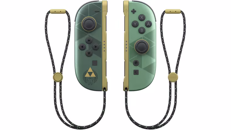 Les deux Joy-Con 2 verts de l'édition Zelda avec leurs dragonnes dorées
